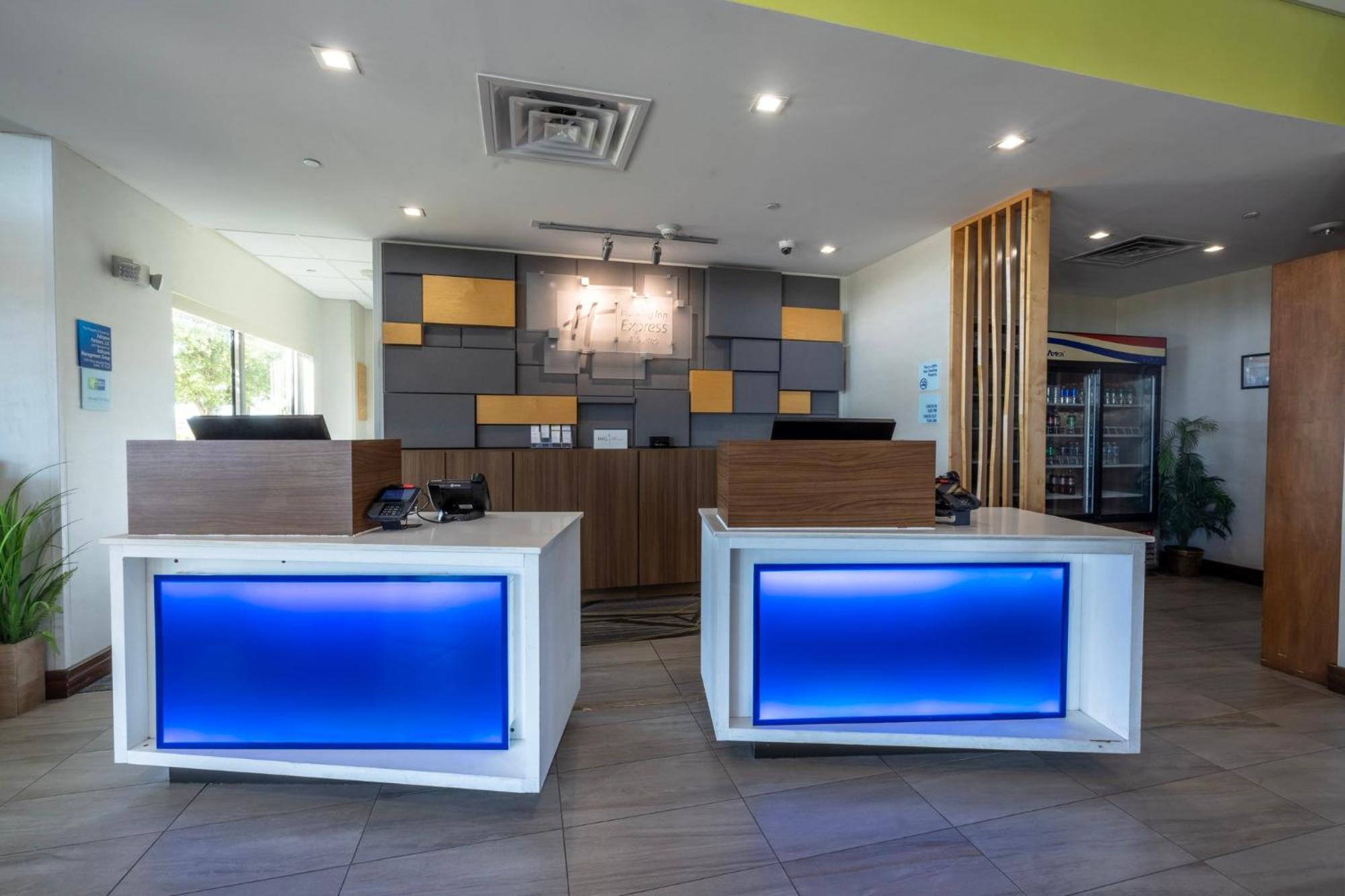 Holiday Inn Express & Suites Dallas Ne Arboretum Garland Exterior foto